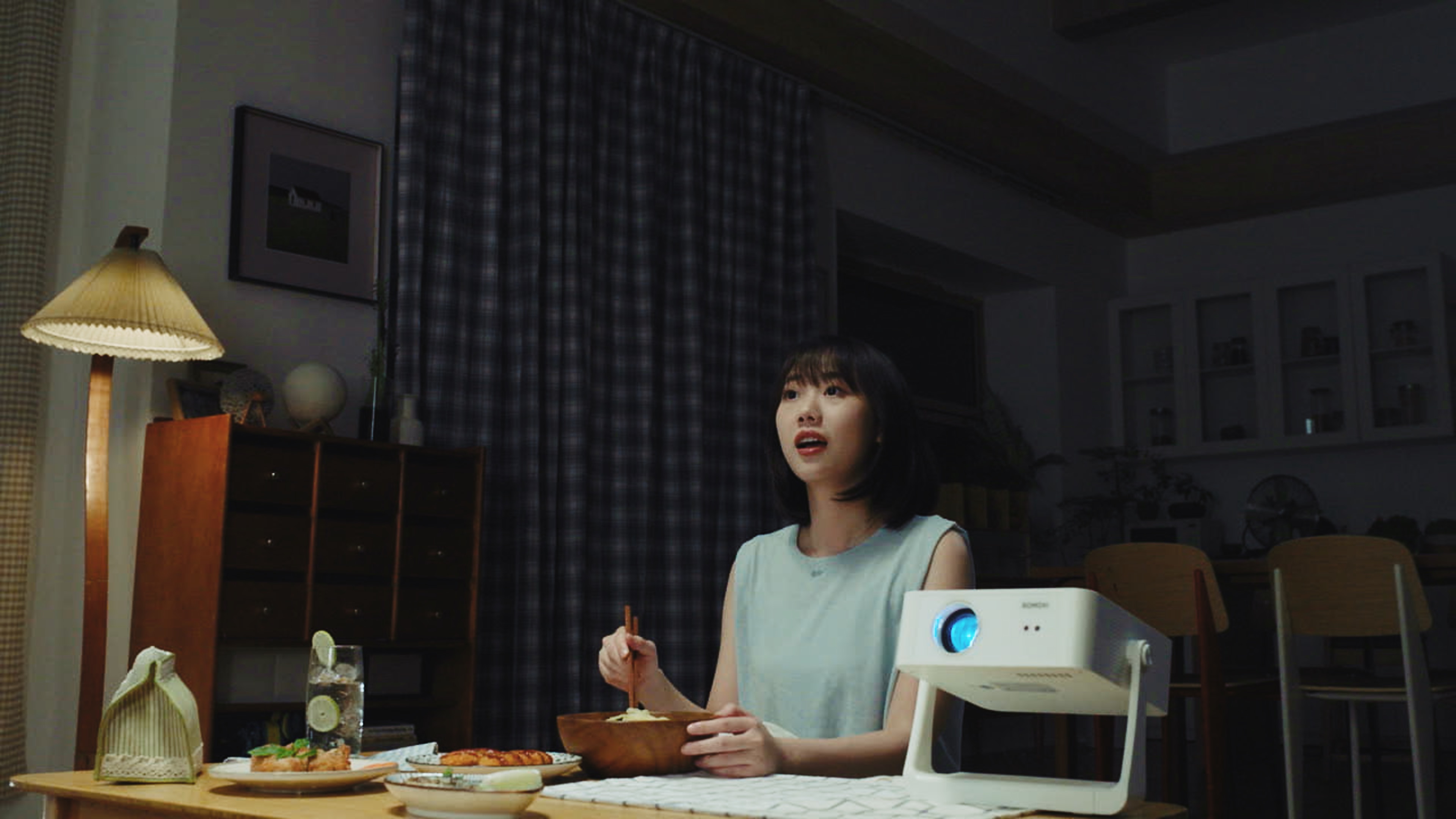 Amazon.co.jp: プロジェクター、正規Netflix対応、 ROMOVI L3 家庭用